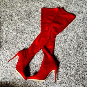 🚨 Over the Knee boot ‼️